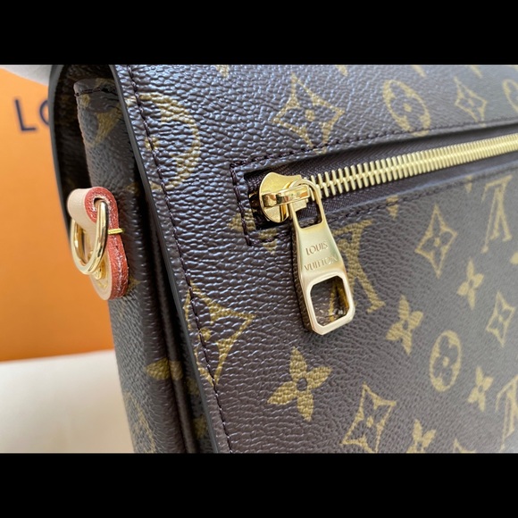 ❌SOLD!❌⭐️ Louis Vuitton Métis Pochette! ⭐️ - Picture 8 of 13